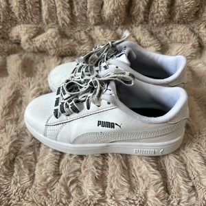 Boy puma sneakers. Gently worn